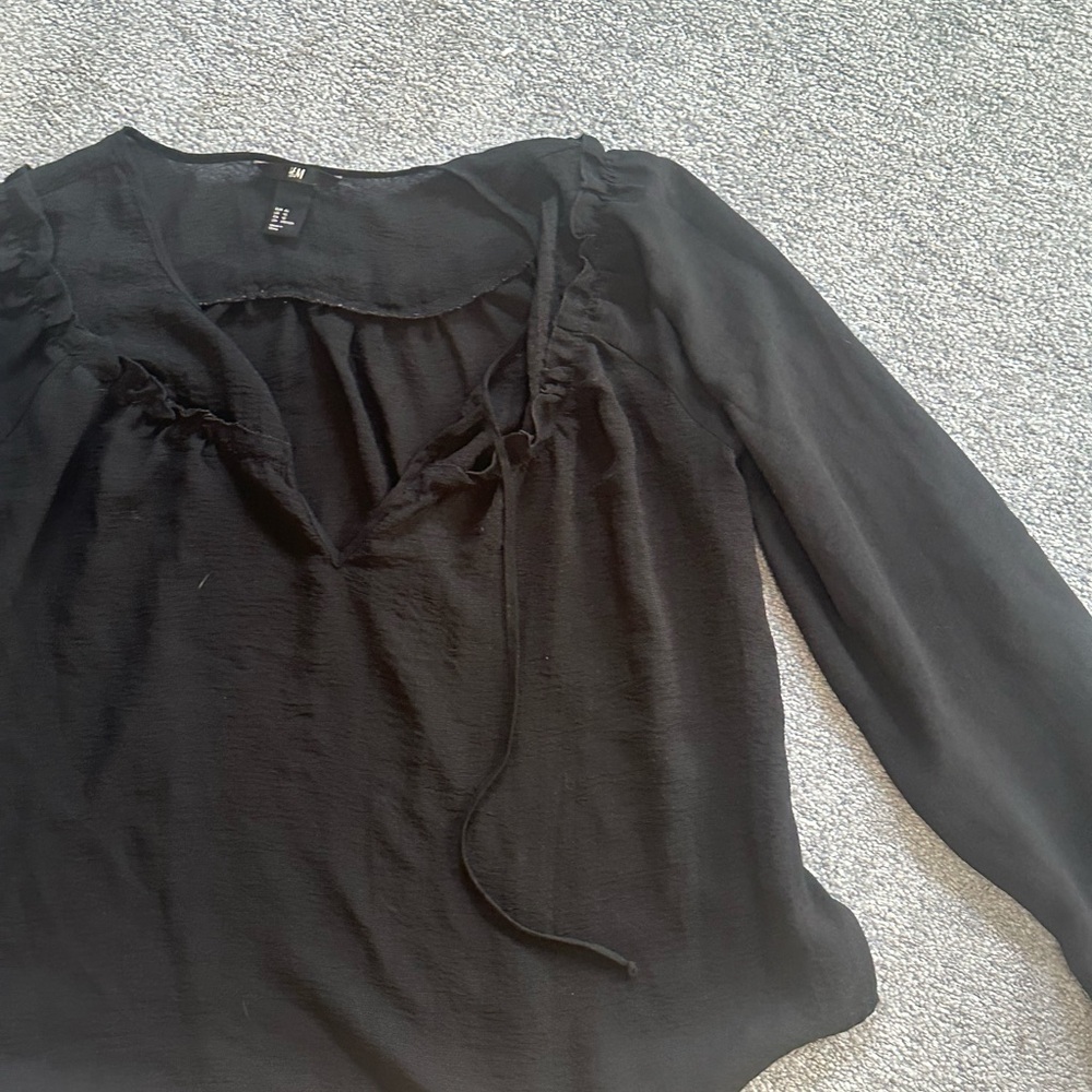 H&M Black Long-Sleeve Tie-Neck Blouse Peasant Blouse